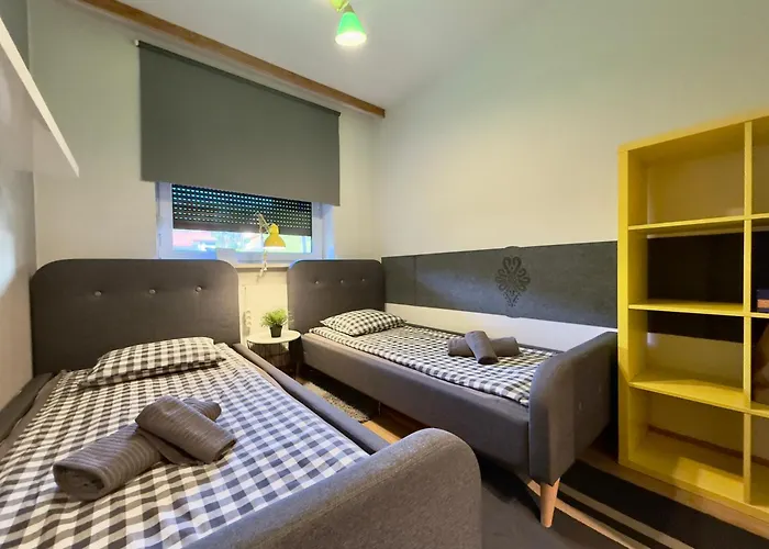 Champion\'S Apartment Balkon Garaz Klima